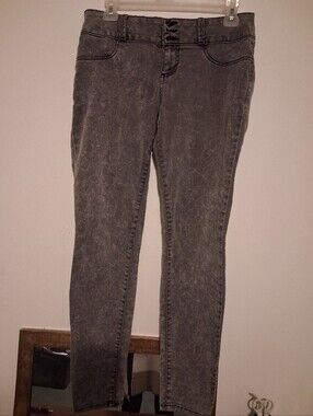 Women’s High-Rise Washed Gray Skinny Jeans